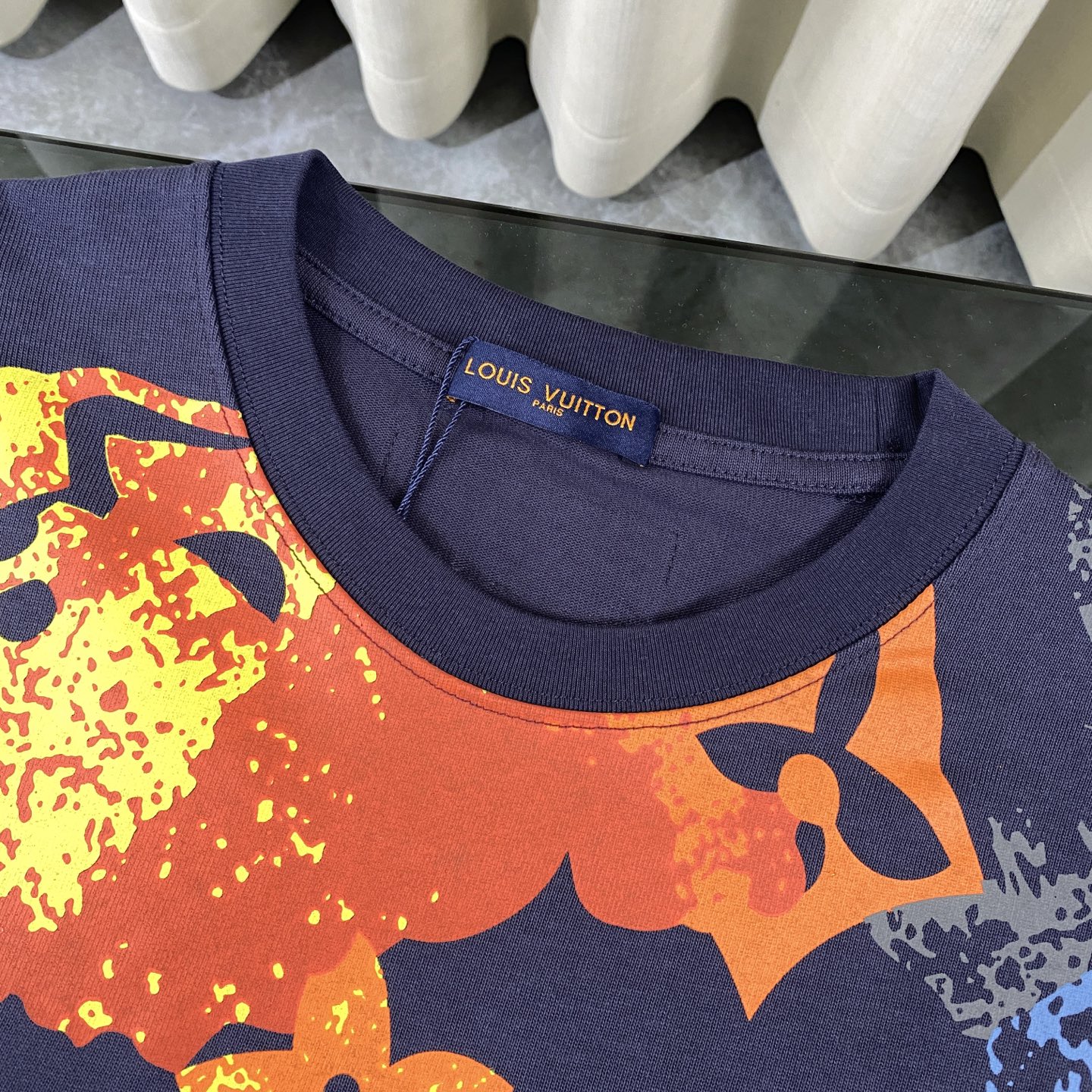 ルイ・ヴィトン「Louis Vuitton」 2025 スプリング スームインク プリント クルーネックTシャツ（メンズ）‌