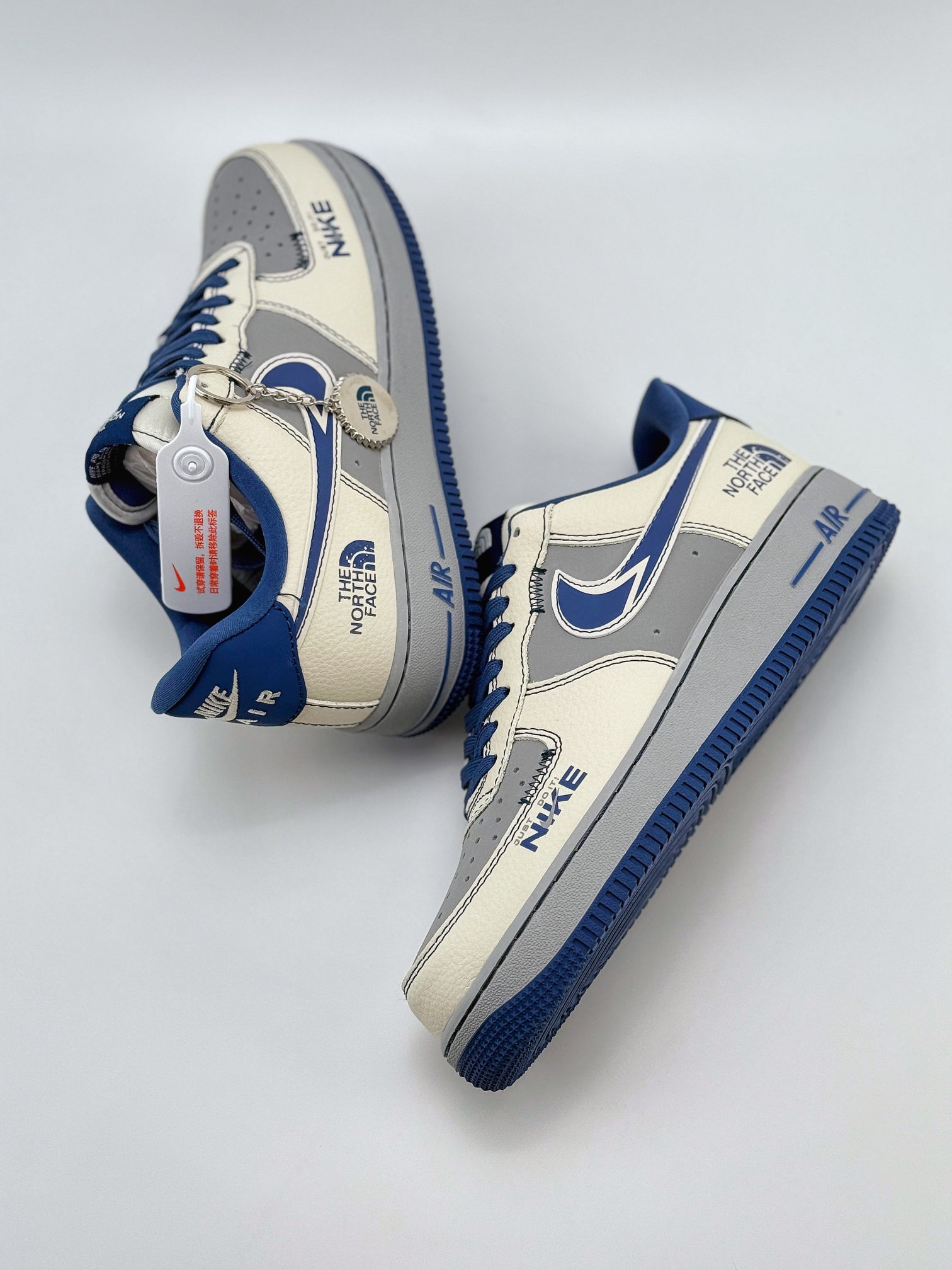 「コラボモデル」The North Face x Nikeスニーカー