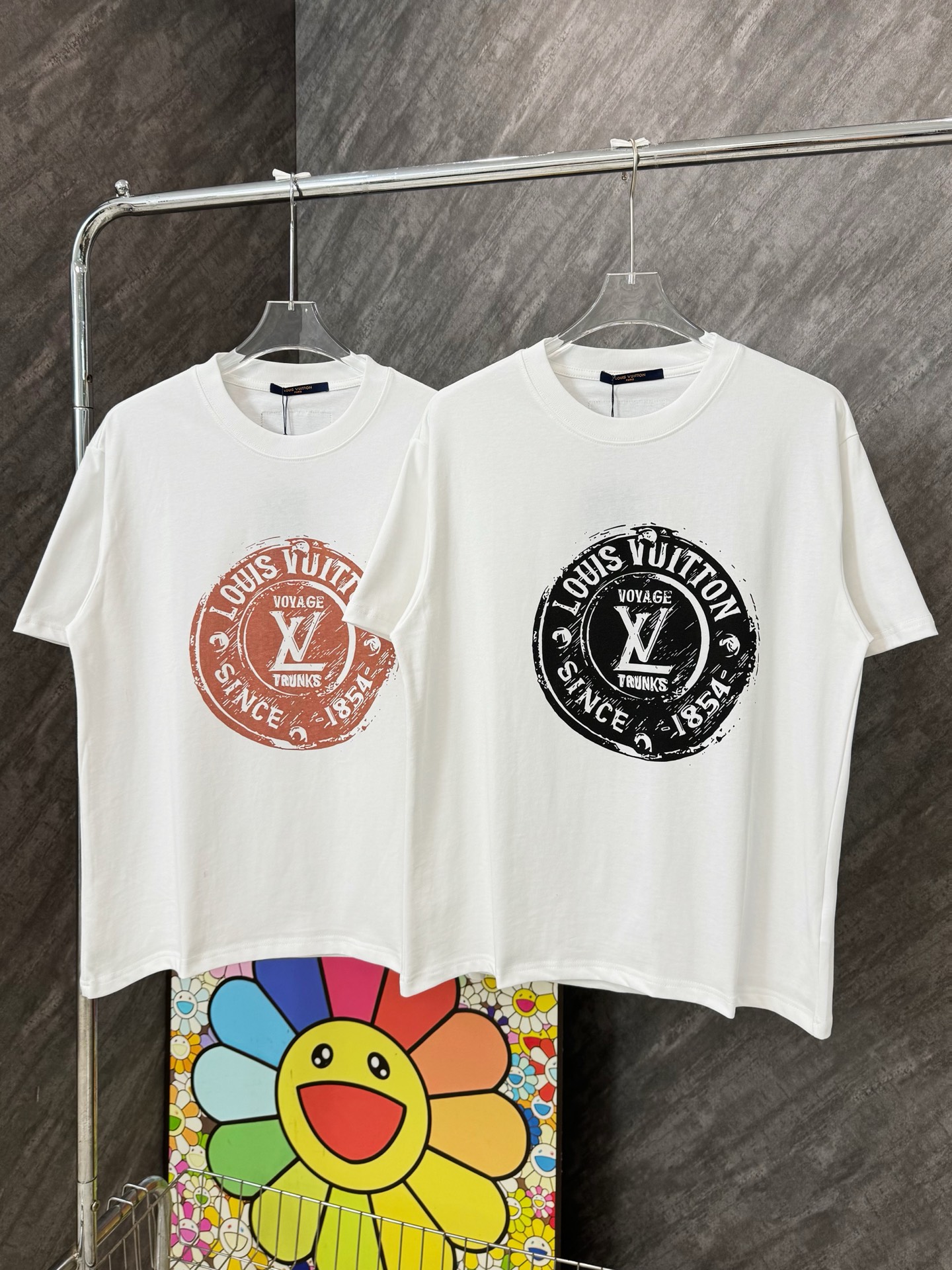 ルイ・ヴィトン「Louis Vuitton」2025SS サークルモノグラム プリント クルーネックTシャツ（メンズ）