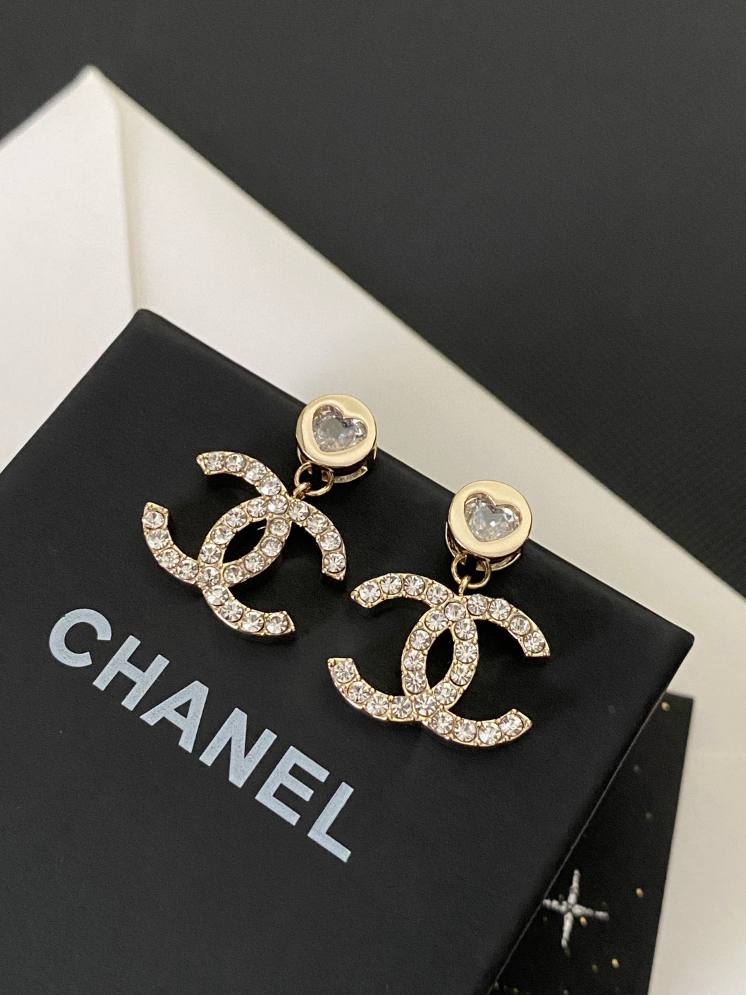 シャネル「Chanel」 ハート＆クリスタル レター ピアス・イヤリング