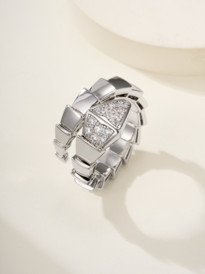 ブルガリ「Bvlgari」serpenti蛇頭象眼ドリルワイドリング