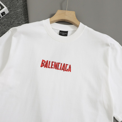 バレンシアガ「Balenciaga」赤美紋紙プリント半袖