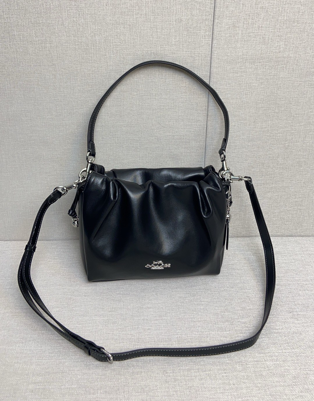 コーチ「Coach」Faye クラウド ショルダーバッグ