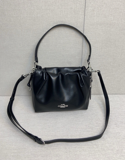 コーチ「Coach」Faye クラウド ショルダーバッグ