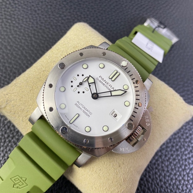 パネライ「Panerai」ルミノール マリーナ クロノグラフ ウォッチ 44mm