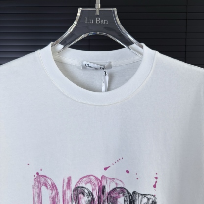 ディオール「Dior」25SS クラシック グラフィティ ロゴ プリントTシャツ