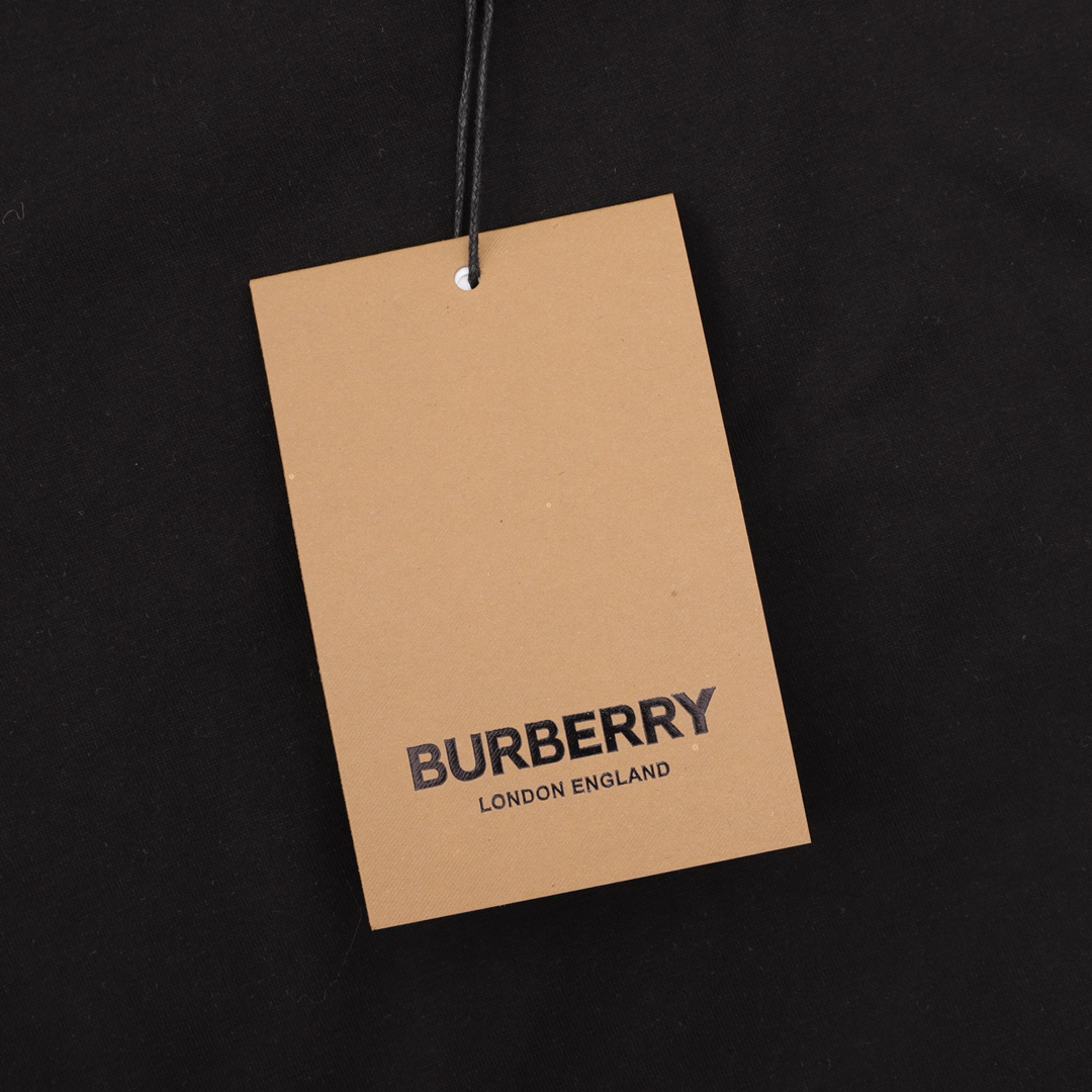バーバリー「Burberry」クラシック シャドウレタリング プリント Tシャ
