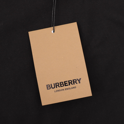バーバリー「Burberry」クラシック シャドウレタリング プリント Tシャ