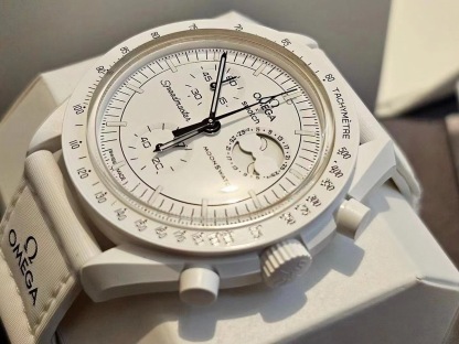 スウォッチ「Swatch」x オメガ「Omega」ミッション・トゥ・ザ・ムーンフェイズ バイオセラミック 腕時計42MM