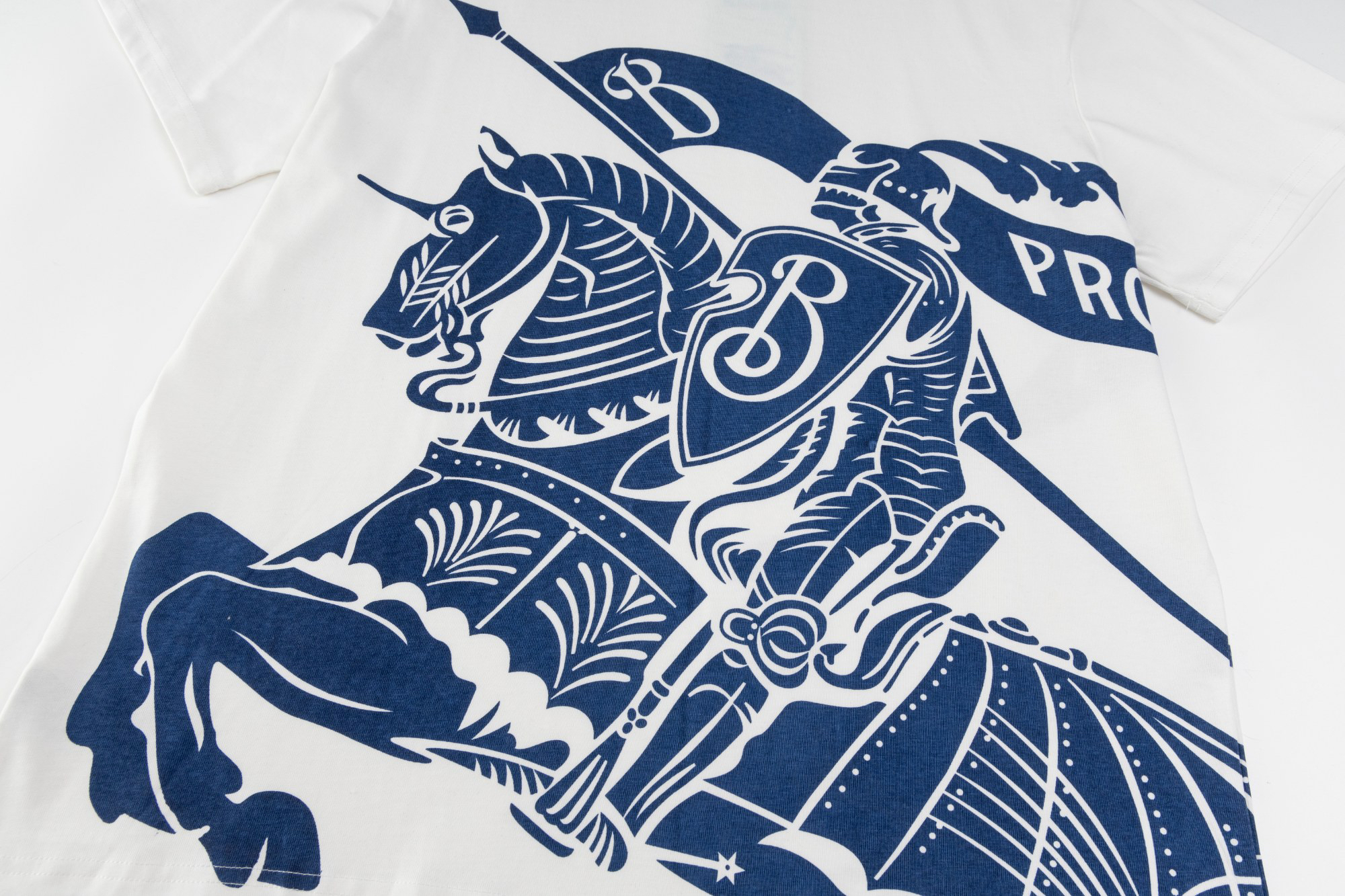 バーバリー「Burberry」グランドホース エンブレム Tシャツ