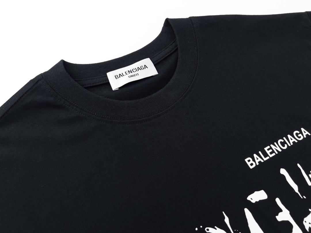 バレンシアガ「Balenciaga」 ミラーシリーズ インバースロゴTシャツ