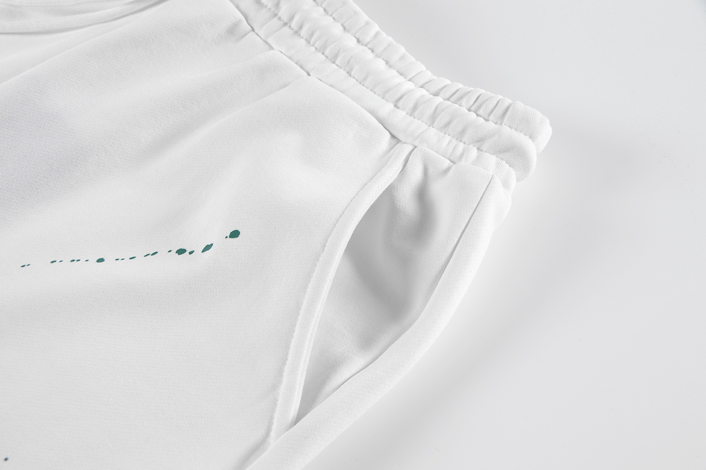 バレンシアガ「Balenciaga」2025のトレンドモーグルパンツ