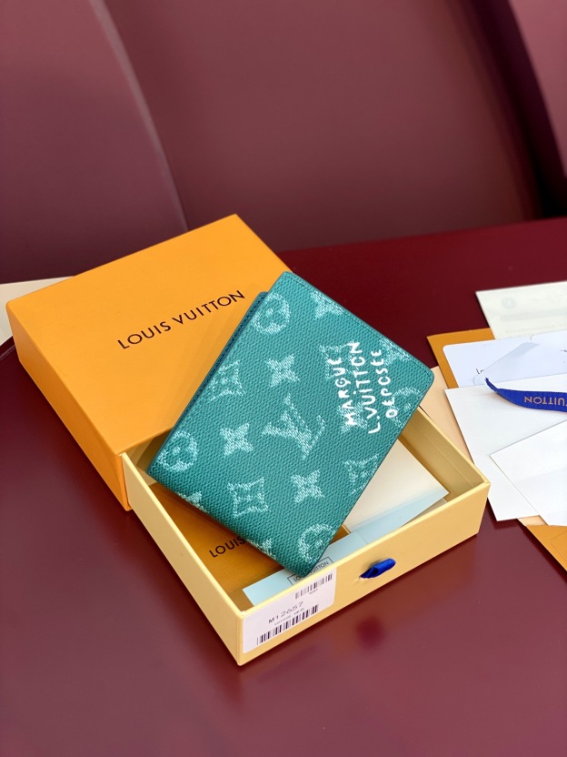 ルイ-ヴィトン(Louis Vuitton) マルチプル ウォレット - グリーン
