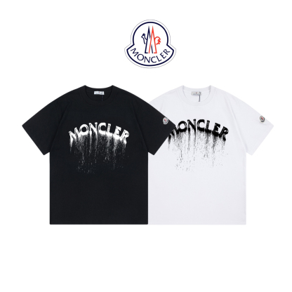 モンクレール モンクレール スプレーロゴ カスタムバッジ ユニセックスTシャツ ‌-ISETAN PRESTIGE CURATED