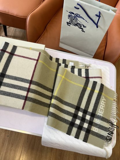 バーバリー「Burberry」コントラスト チェック マフラー (ベージュ×オリーブ)30*168CM