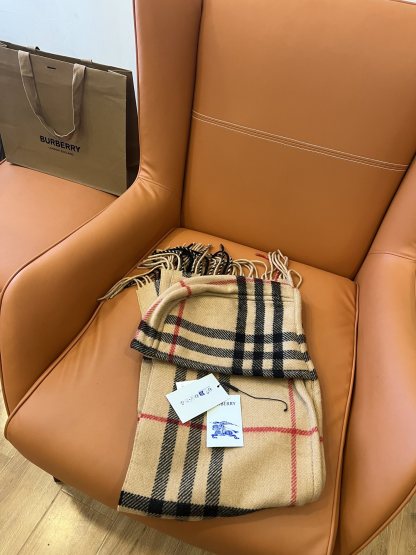 バーバリー「Burberry」フード付き チェック ウールマフラー (210×30cm)