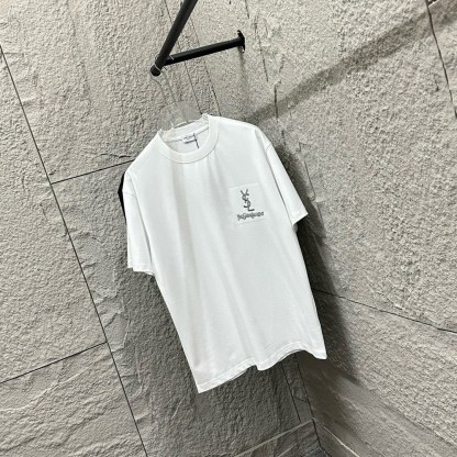 サンローラン「Saint Laurent」2025SS クラシックシルバー刺繍 ショートスリーブTシャツ
