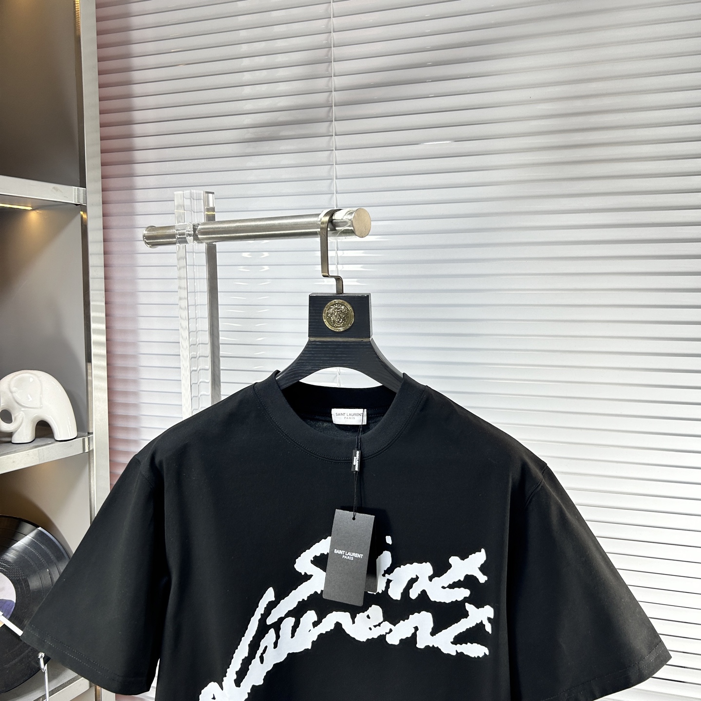 サンローラン「Saint Laurent」SS25 プレコレクション クルーネックTシャツ