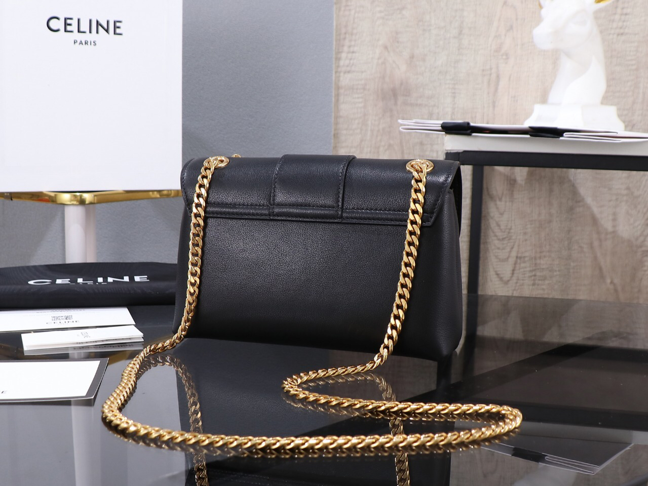 セリーヌ「Celine」Triomphe チェーンショルダーバッグ-ISETAN PRESTIGE CURATED