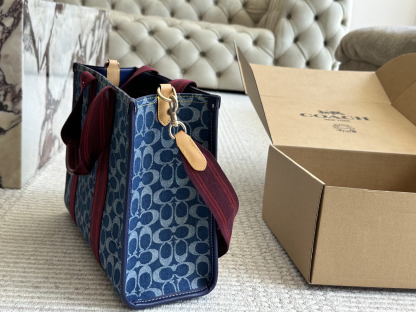 コーチ「Coach」定番ロゴ入りショッピングバッグトートバッグ