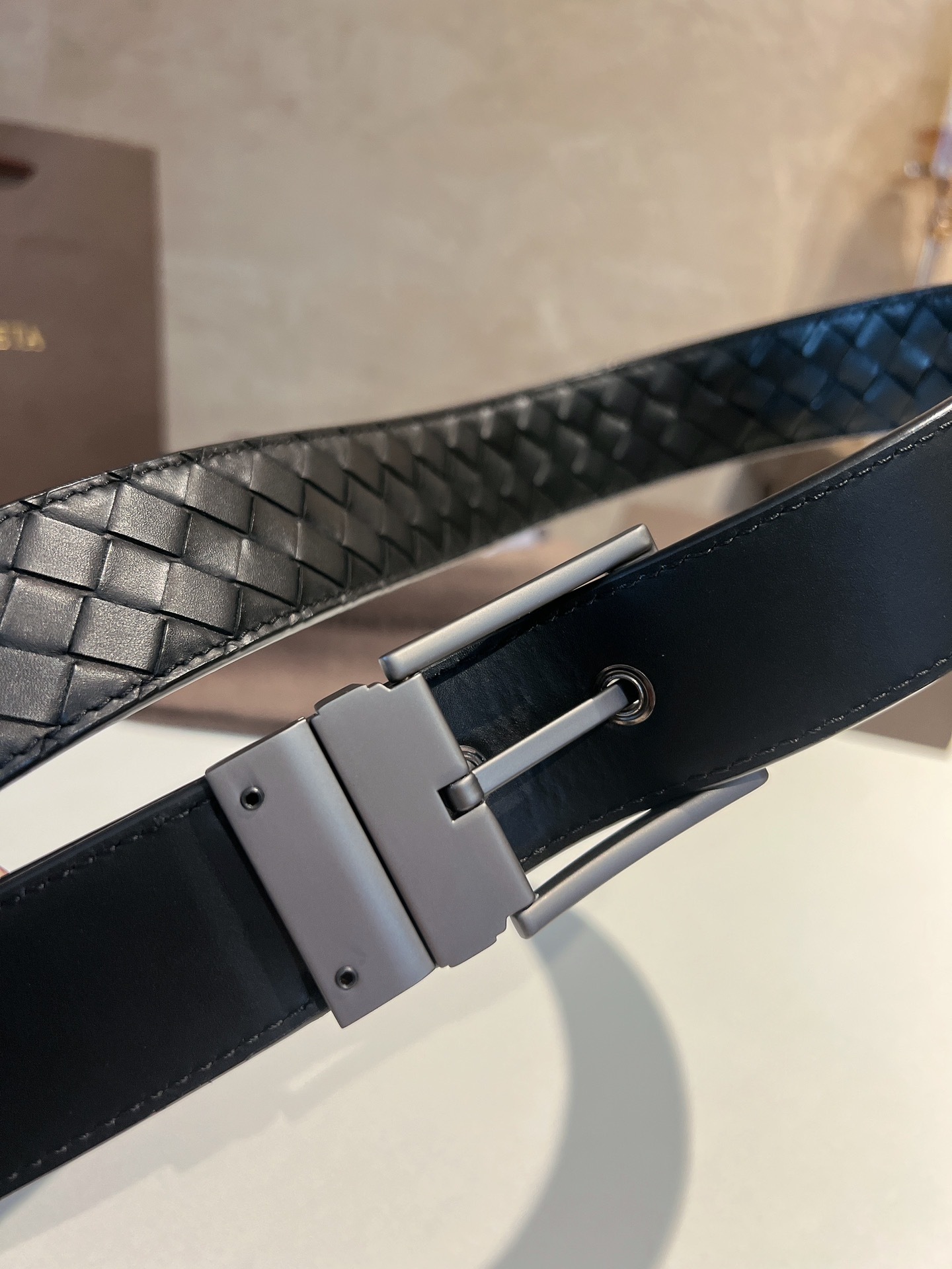 ボッテガ ヴェネタ「Bottega Veneta」ラージ イントレッチオ エンボス ベルト100CM