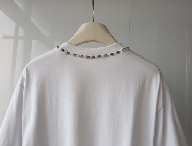 ヴァレンティノ「Valentino」 クラシックシンプルリベットコットン丸首半袖