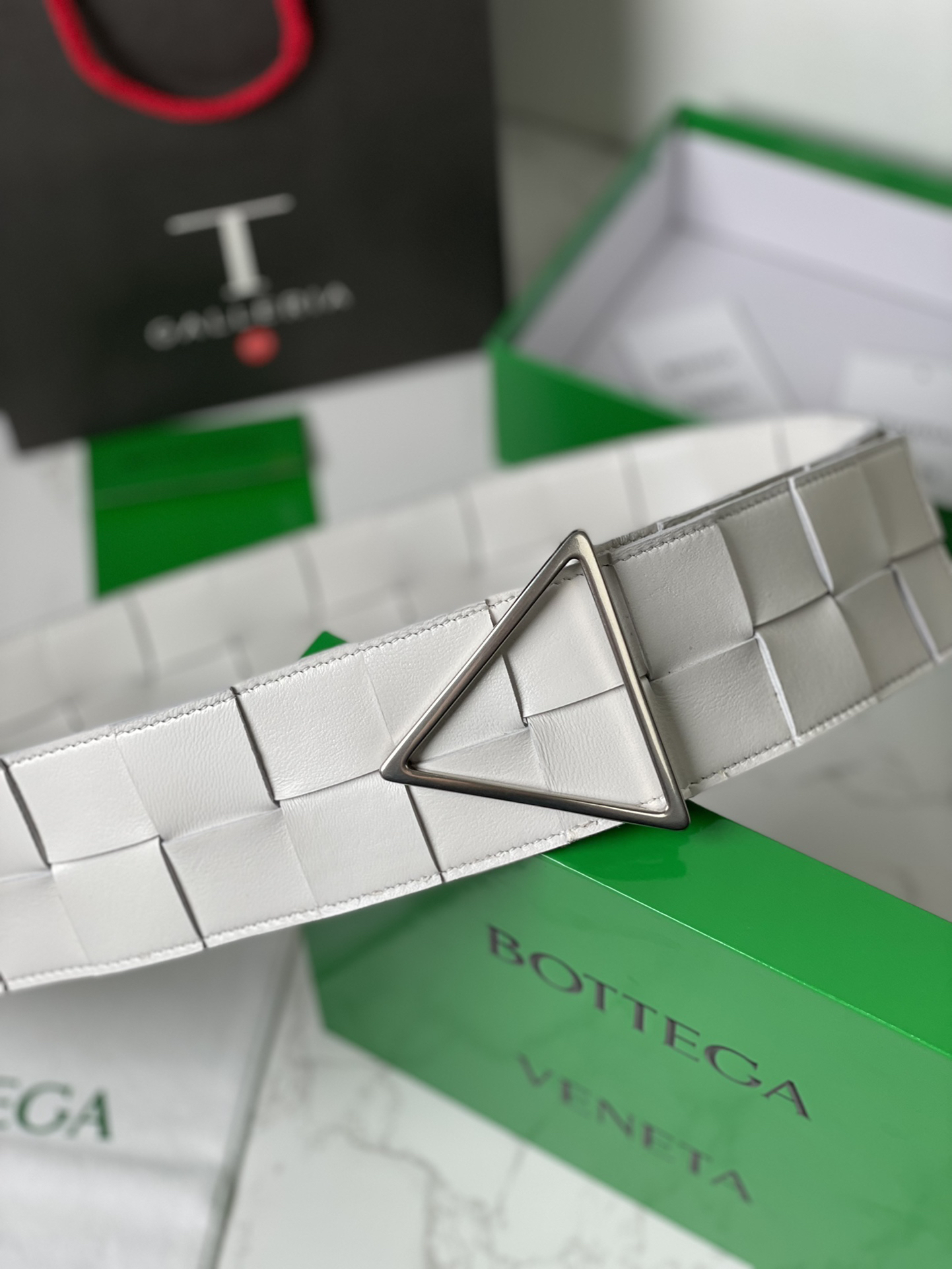ボッテガ ヴェネタ「Bottega Veneta」レディース ラージ イントレッチオ ベルト100CM