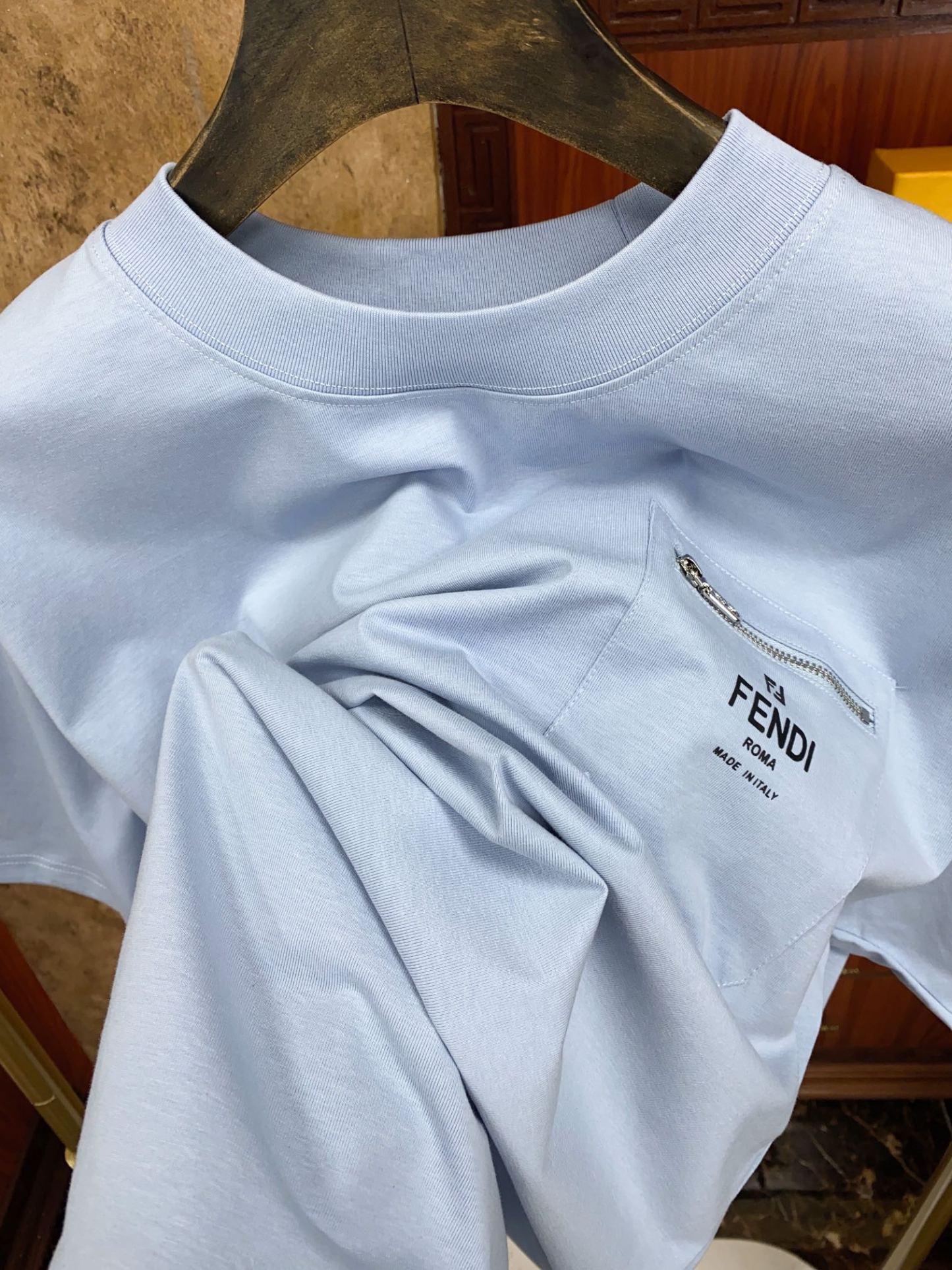 フェンディ「Fendi」FF エンボス刺繍ロゴ ショートスリーブTシャツ