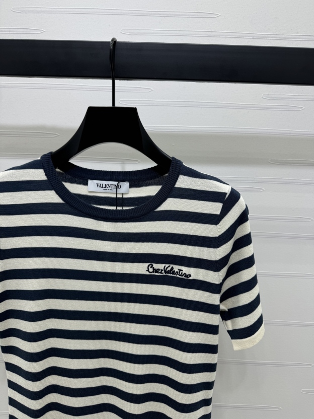 ヴァレンティノ「Valentino」2025 サマーコレクション ストライプ ラウンドネック ニットTシャツ
