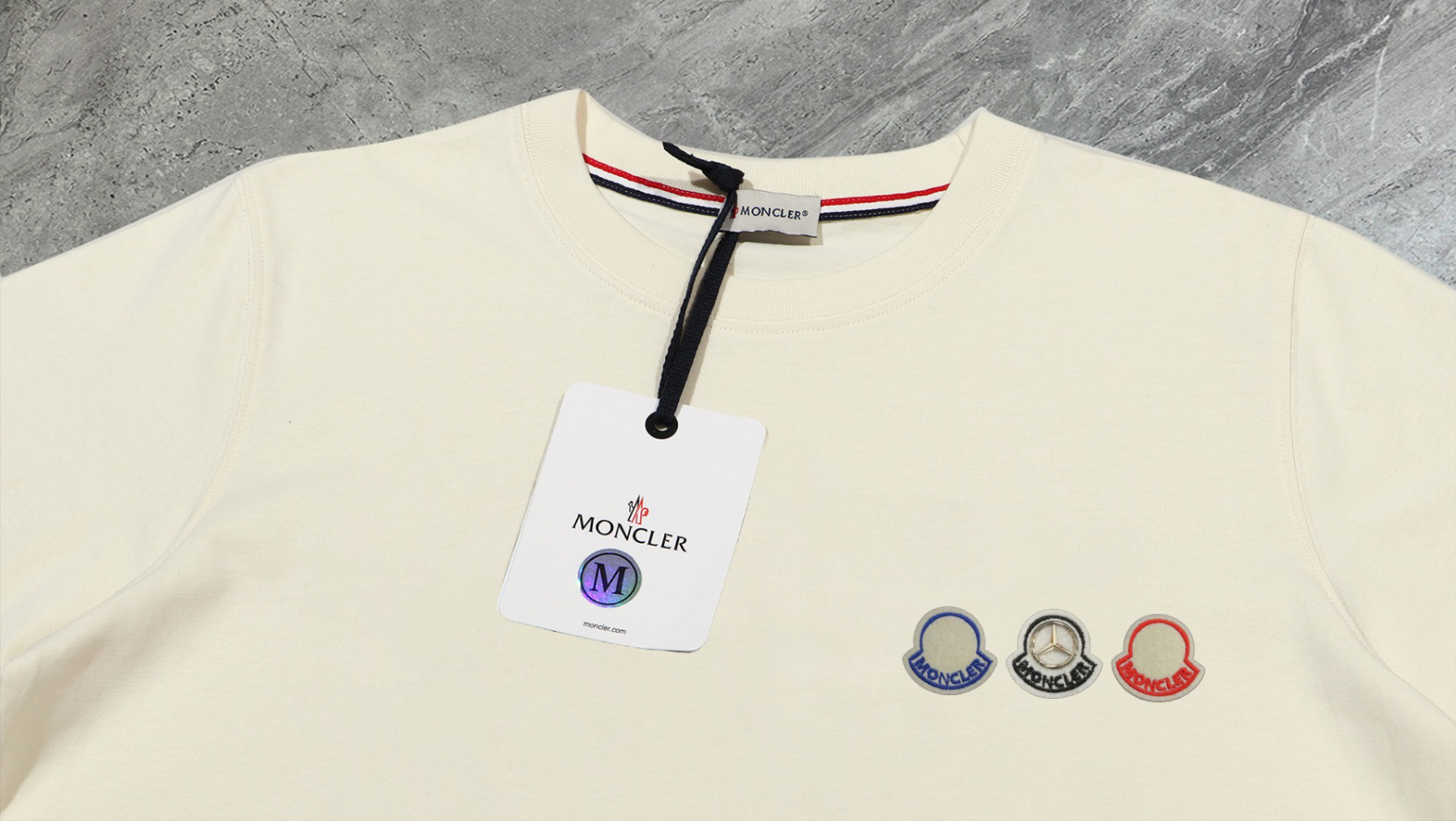 【ワンフォーワン】モンクレール「Moncler」ロゴエンブロイダリー クルーネックTシャツ【在庫僅少】