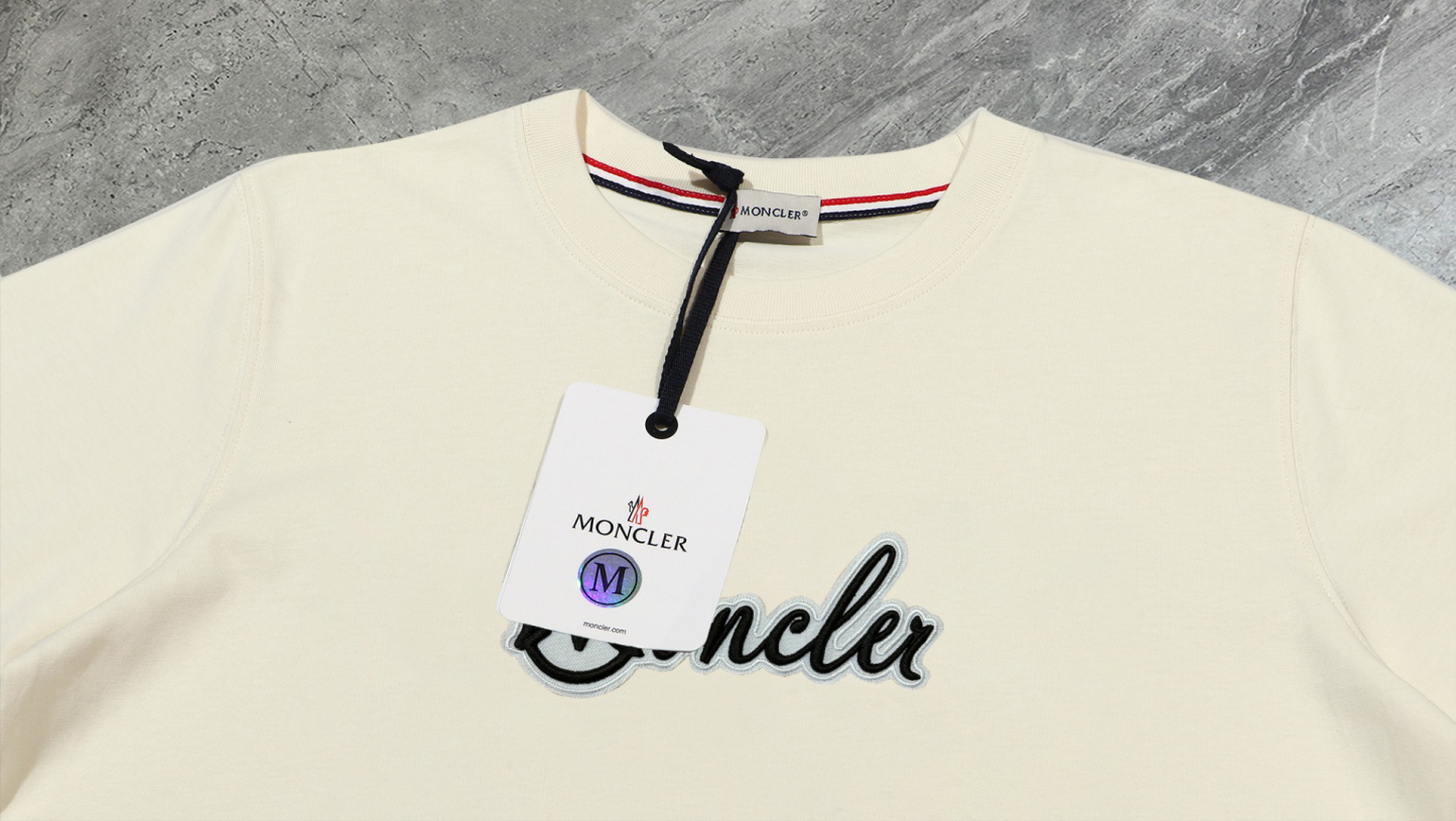 【ワンフォーワン】モンクレール「Moncler」ロゴエンブロイダリー クルーネックTシャツ【在庫僅少】