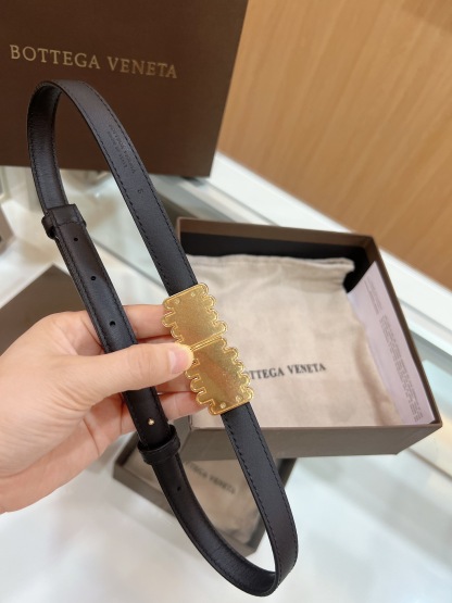 ボッテガ ヴェネタ「Bottega Veneta」ブラック＆ゴールド ラップ ベルト100CM