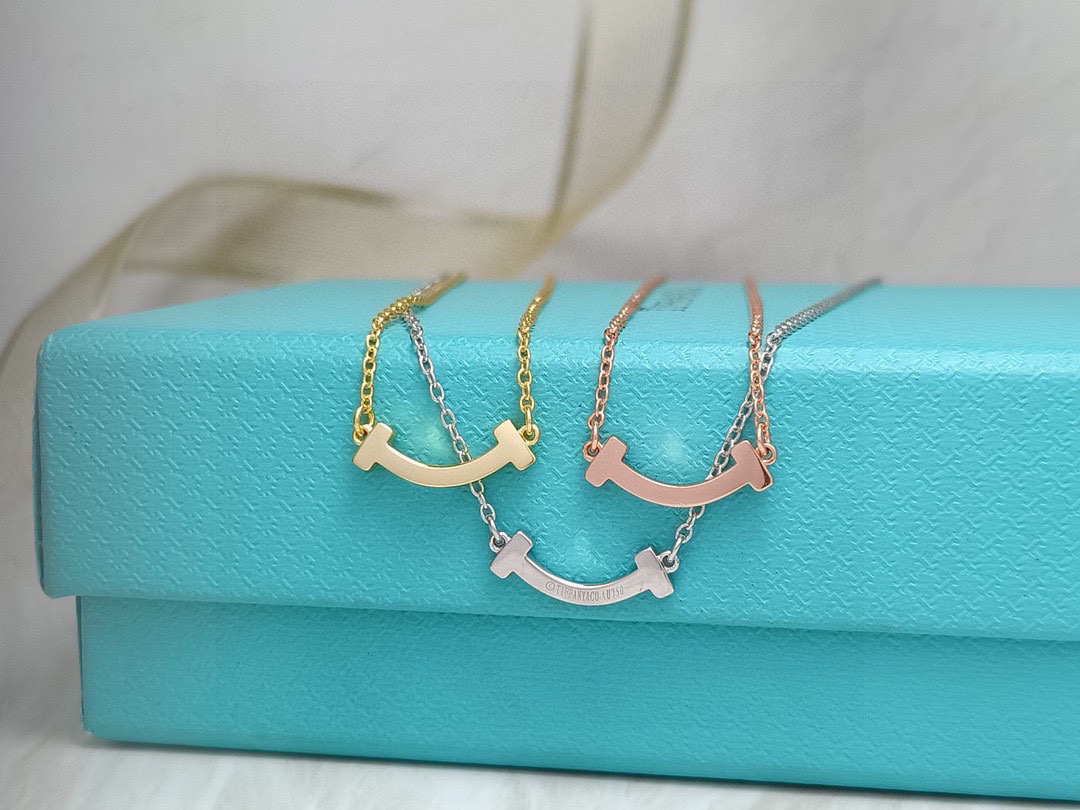 ティファニー「Tiffany & Co.」. Tシリーズ ミニスマイル ノーダイヤモンドネックレス40.6-45.7CM