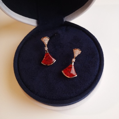 ブルガリ「Bvlgari」DIVAS' DREAM 天然レッドカルセドニー ファン型イヤリング