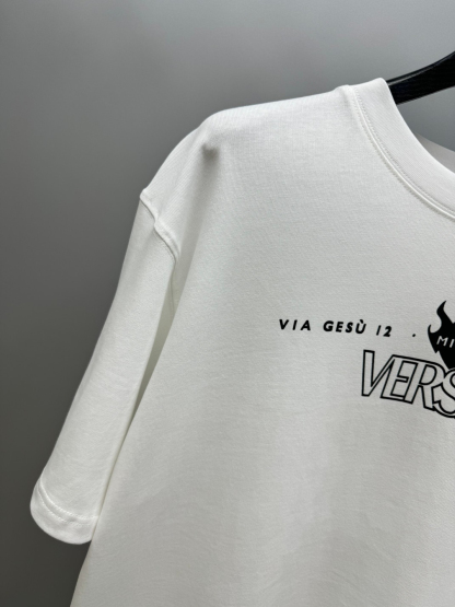 ヴェルサーチ「Versace」VERSA ロゴプリントTシャツ（ユニセックス）