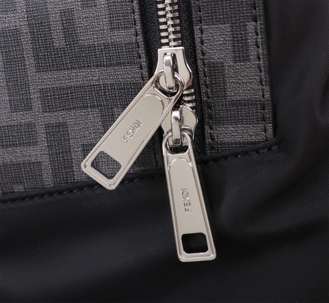 フェンディ「Fendi」バグズ メンズ ナイロン＆レザー バックパック