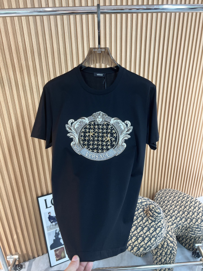 ヴェルサーチ「Versace」2025SS プレミアム刺繍Tシャツ