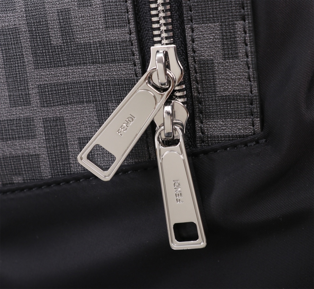 フェンディ「Fendi」バグズ メンズ ナイロン＆レザー バックパック