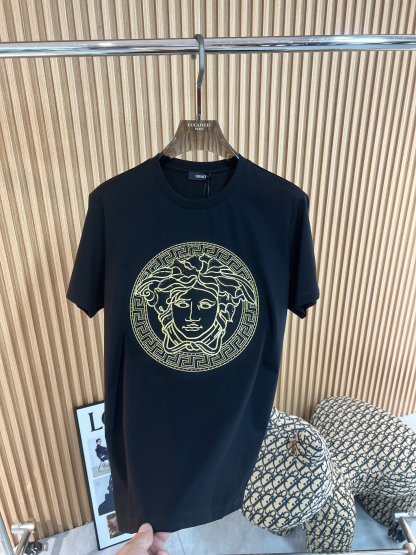 ヴェルサーチ「Versace」2025SS メドゥーサ1978 ハイジュエリー刺繍Tシャツ