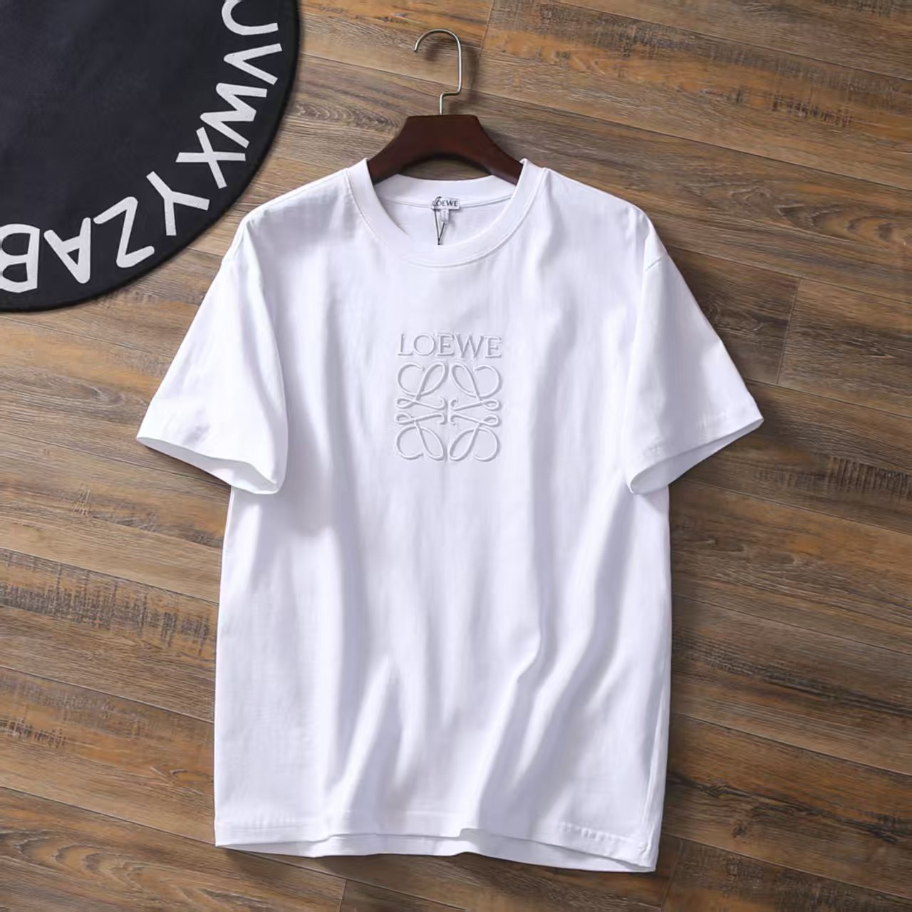 【ワンフォーワン】ロエベ「Loewe」Anagram 刺繍 クルーネック Tシャツ【在庫僅少】