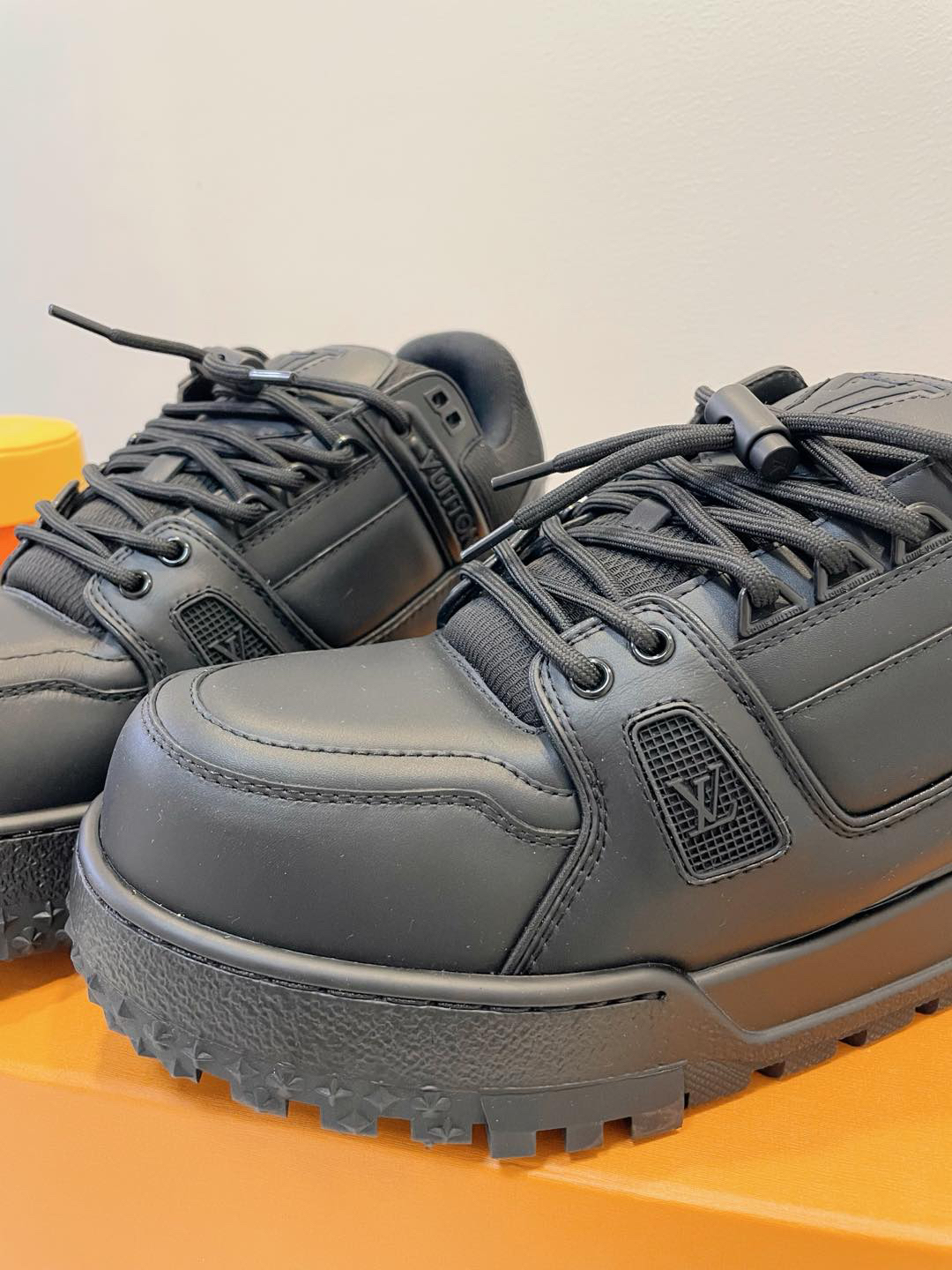 「コラボモデル」Louis Vuitton x Trainer  Maxi "小胖丁" スニーカー