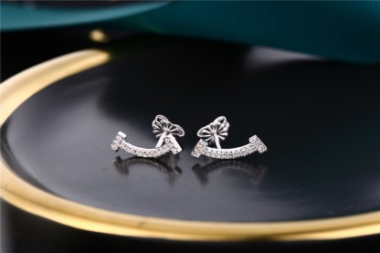 ティファニー「Tiffany & Co.」T Smile シリーズ ダイヤモンドイヤリング