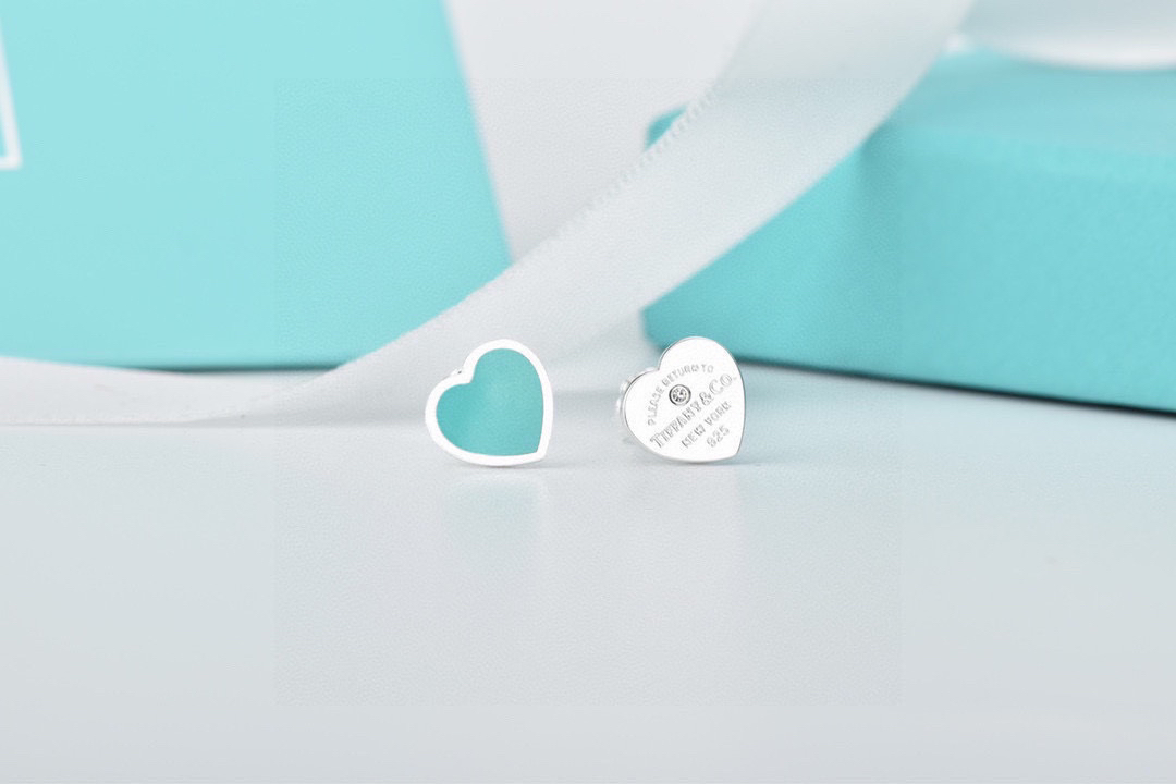 ティファニー「Tiffany & Co.」ハートエナメル アシンメトリーイヤリング