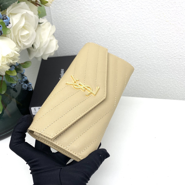 サンローラン「Saint Laurent」カサンドラ マトラッセ ラージ フラップウォレット（グレイン・ド・プードル エンボスレザー）