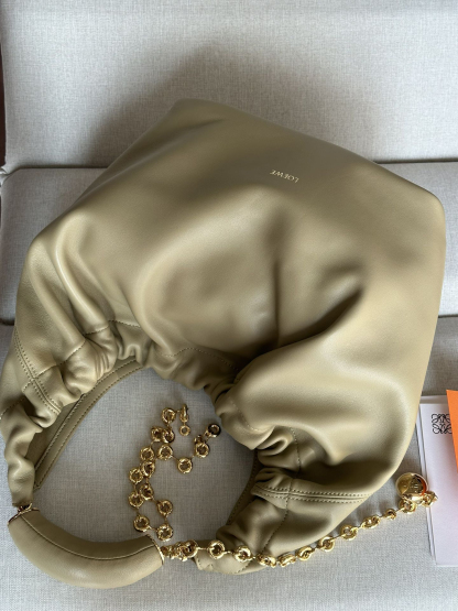 ロエベ「Loewe」Squeeze レザー ハンドバッグ-ISETAN PRESTIGE CURATED