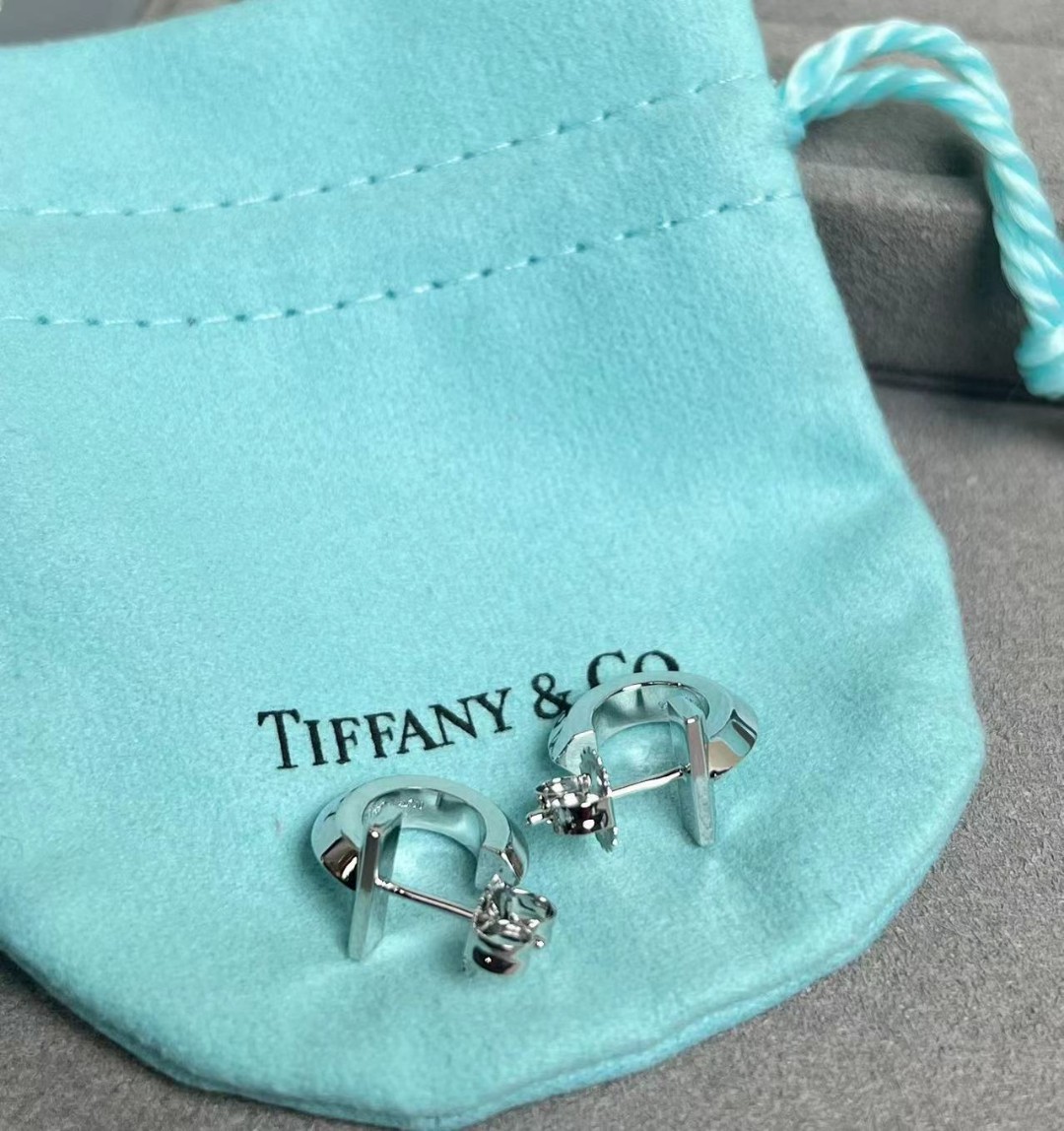 ティファニー「Tiffany & Co.」Setting シングルダイヤモンドスタッドピアス