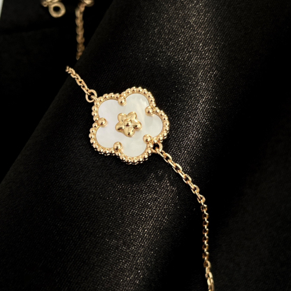 ヴァン クリーフ＆アーペル「Van Cleef & Arpels」Lucky Spring 18Kローズゴールド ホワイトベリル シングルフラワー ブレスレット16cm～18cm
