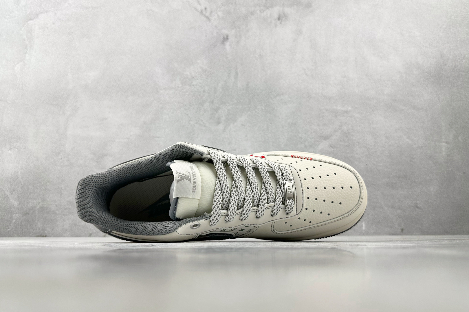 ルイ・ヴィトン「Louis Vuitton」Nike Air Force 1 '07 LV8 スニーカー