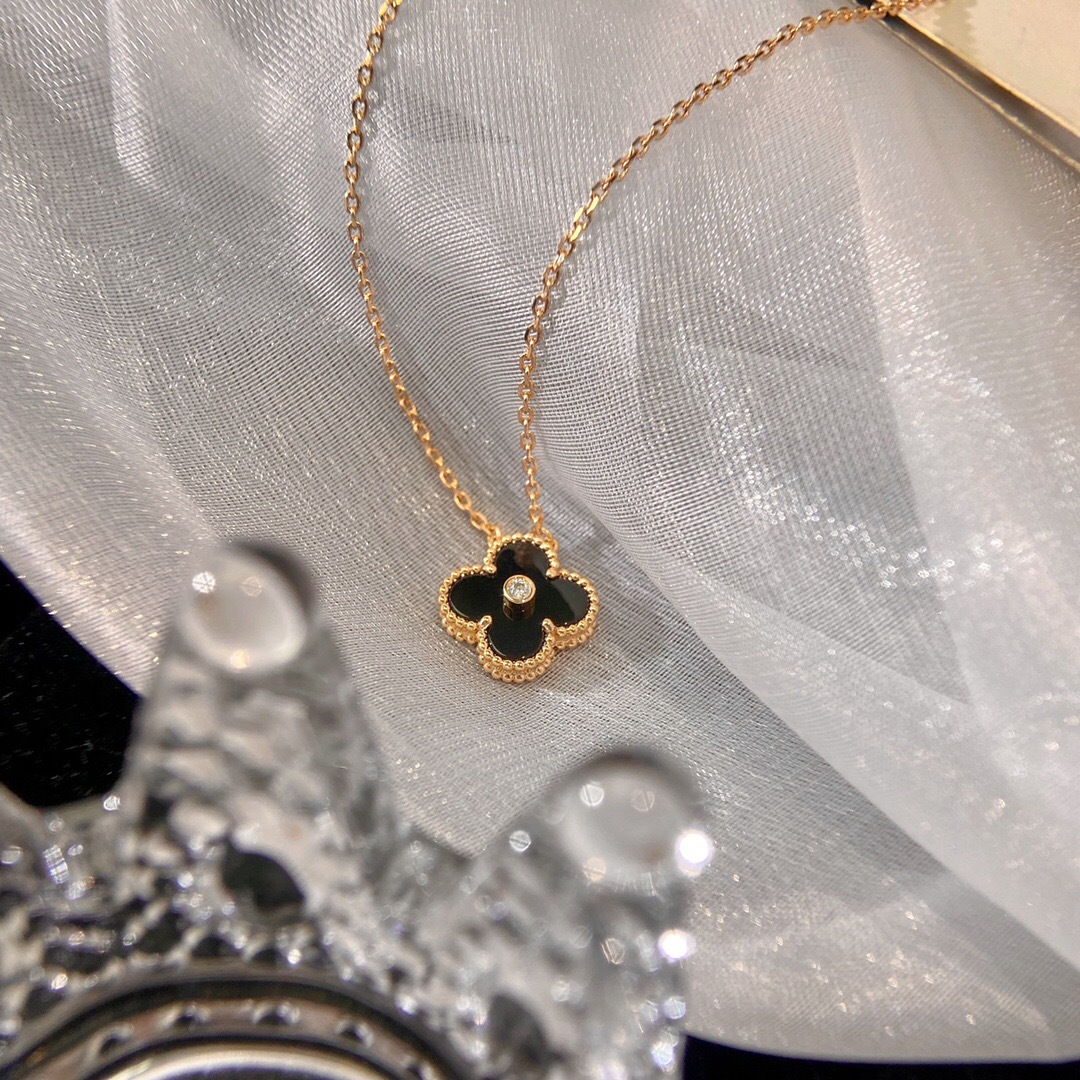 ヴァン クリーフ＆アーペル「Van Cleef & Arpels」Alhambra ダイヤモンド 四つ葉 ペンダント38～42cm