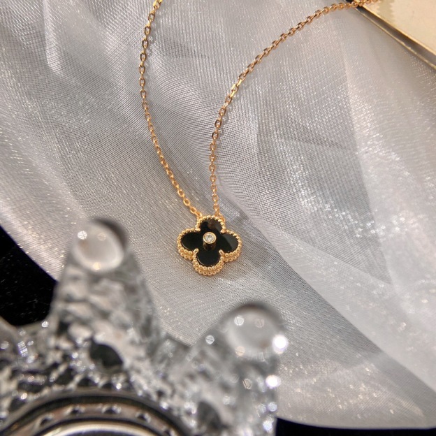 ヴァン クリーフ＆アーペル「Van Cleef & Arpels」Alhambra ダイヤモンド 四つ葉 ペンダント38～42cm